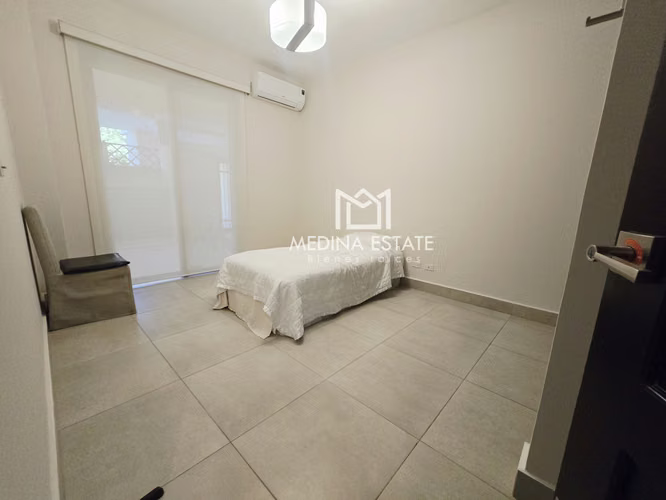 Alquiler Garden Apartment en Embassy Club, Clayton, con 4 habitaciones y jardín. - Imagen 14