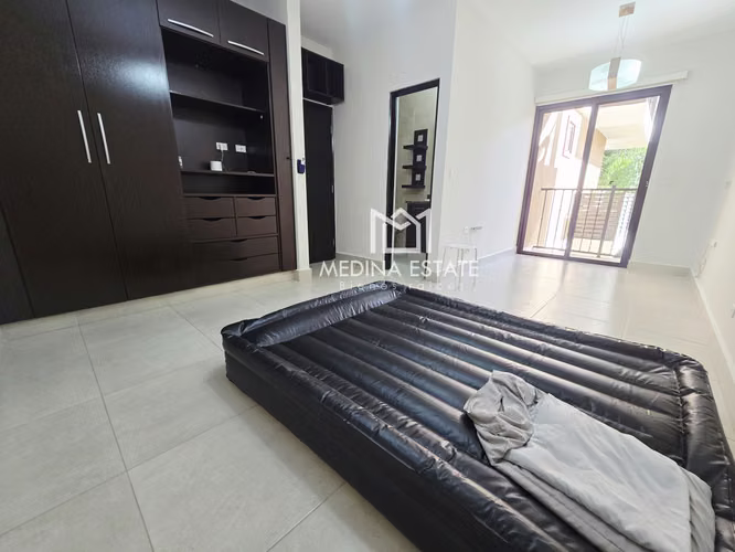 Alquiler Garden Apartment en Embassy Club, Clayton, con 4 habitaciones y jardín. - Imagen 16