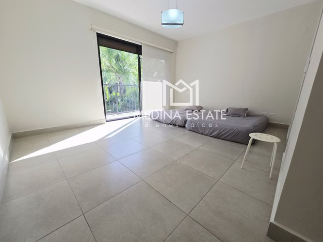 Alquiler Garden Apartment en Embassy Club, Clayton, con 4 habitaciones y jardín. - Imagen 10