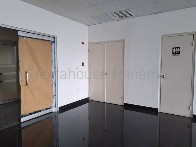 Oficina Comercial en Alquiler en Avenida Balboa JG