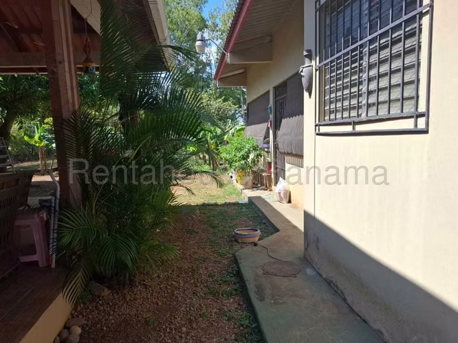 Venta – Amplia Casa con Gran Terreno y Patio en Chitré BDP