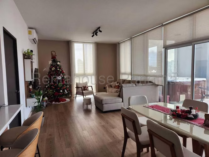 Venta – Apartamento Remodelado con Terraza y Jacuzzi en San Francisco BDP