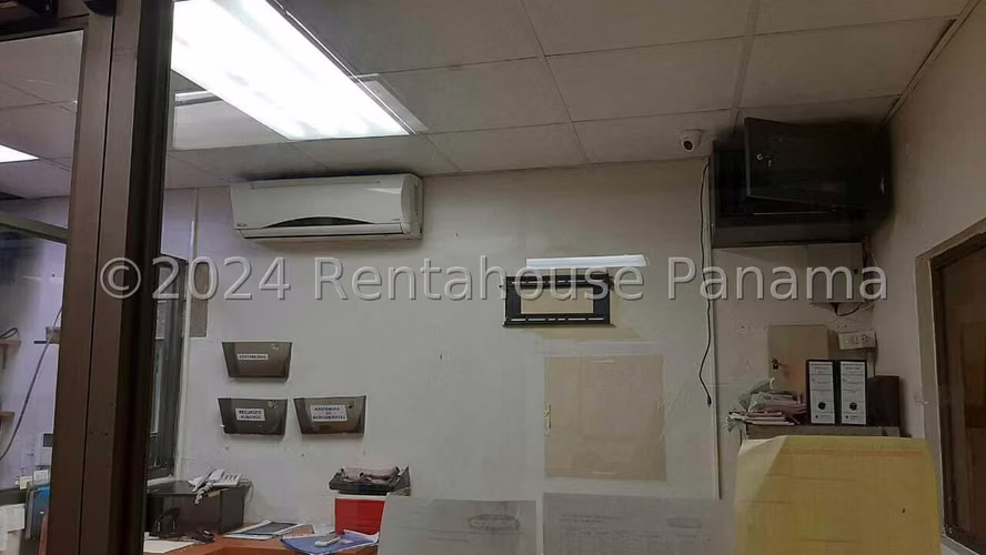 Venta – Amplio Local Comercial en Parque Lefevre con 3 Parking BDP
