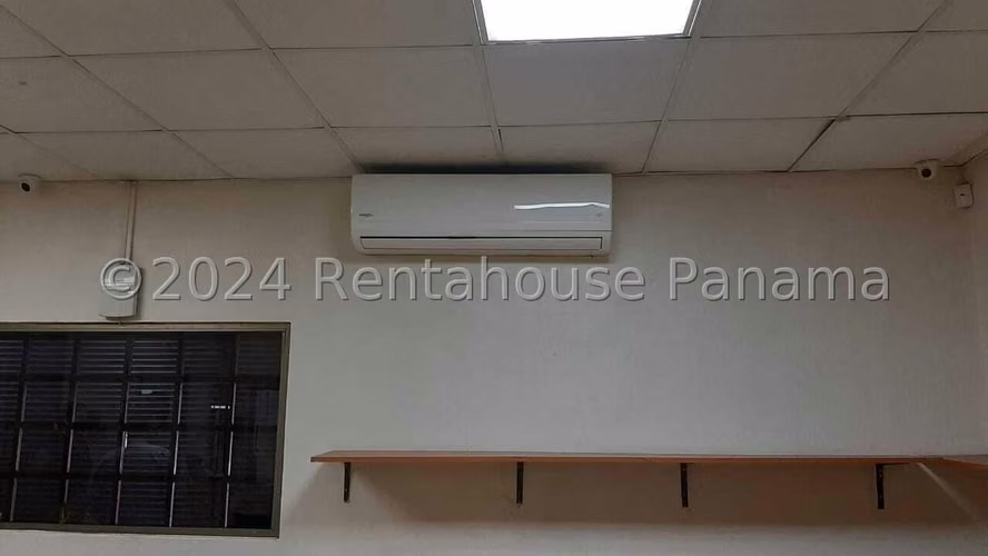 Venta – Amplio Local Comercial en Parque Lefevre con 3 Parking BDP