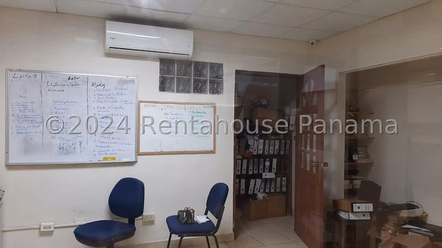 Venta – Amplio Local Comercial en Parque Lefevre con 3 Parking BDP