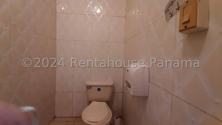 Venta – Amplio Local Comercial en Parque Lefevre con 3 Parking BDP