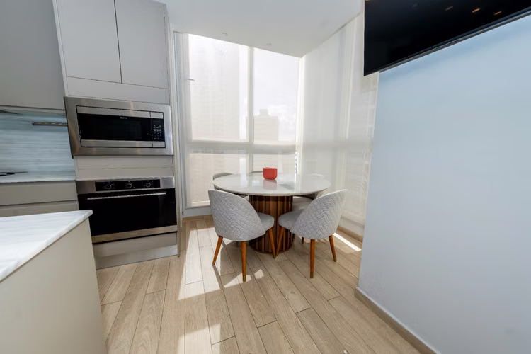 Melissa Foster Luxury alquila apartamento en PH THE TOWERS, San Francisco. MFR1930