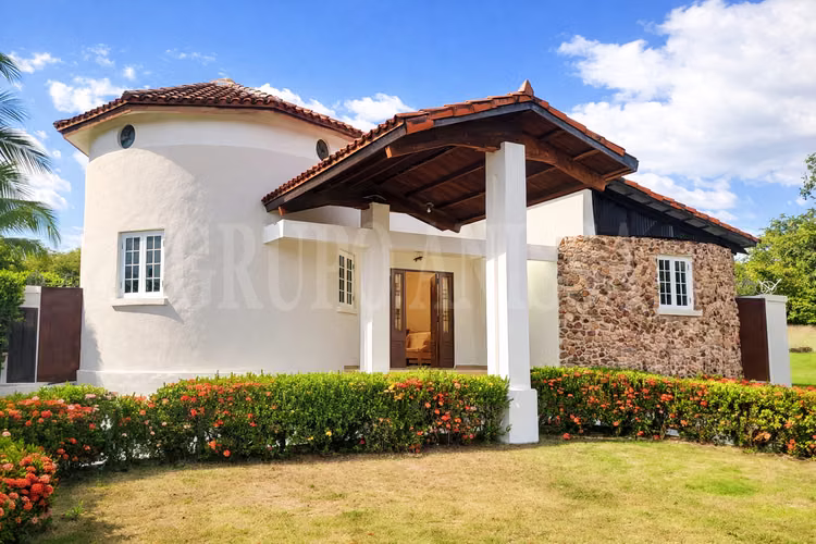 OPPORTUNITY! Sell House with Pool in Coronado Golf Club