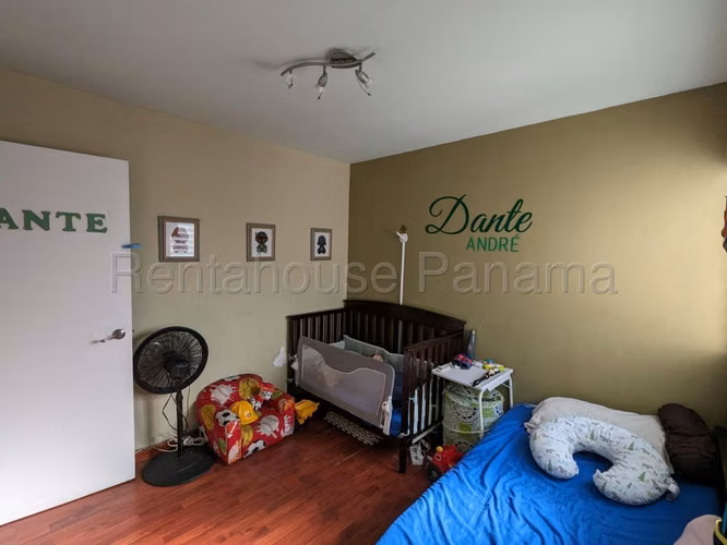 Se vende apartamento ph Altos de Santa Maria JM