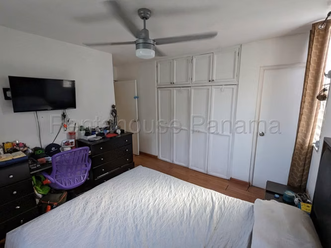Se vende apartamento ph Altos de Santa Maria JM