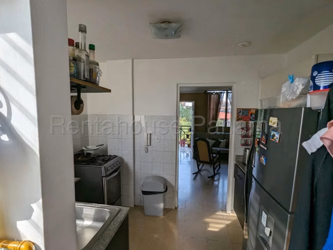 Se vende apartamento ph Altos de Santa Maria JM