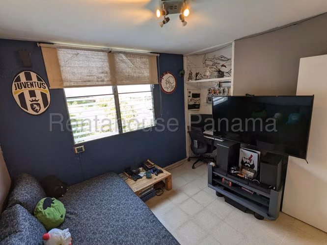Se vende apartamento ph Altos de Santa Maria JM
