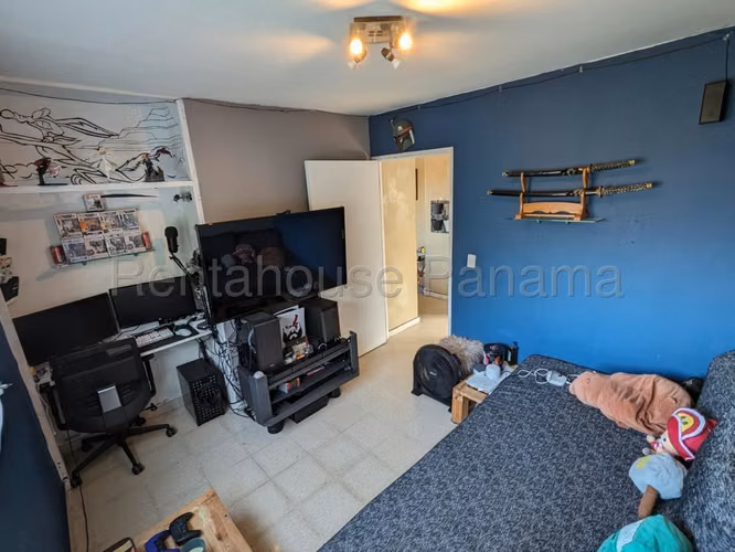 Se vende apartamento ph Altos de Santa Maria JM