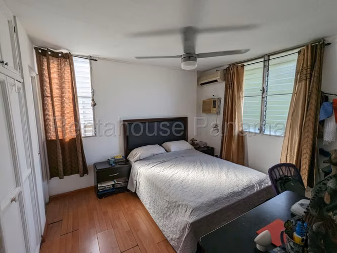 Se vende apartamento ph Altos de Santa Maria JM