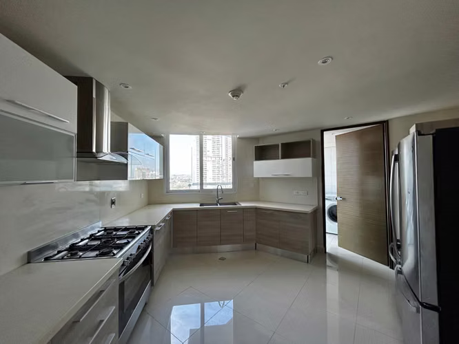 Melissa Foster vende apartamento en PH THE REGENT, Costa del Este. MFR1933