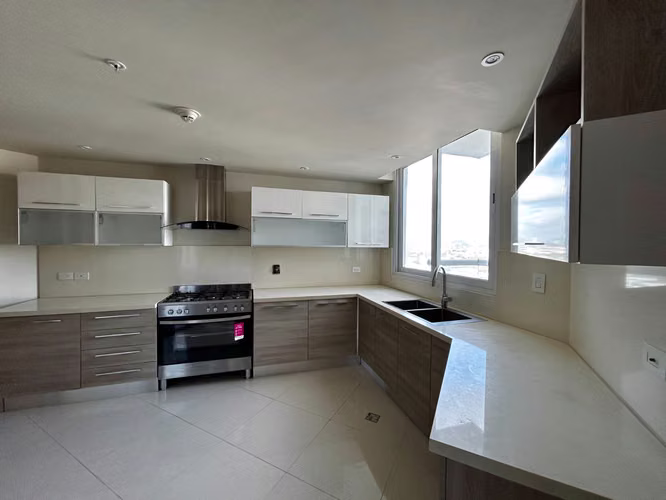 Melissa Foster vende apartamento en PH THE REGENT, Costa del Este. MFR1933