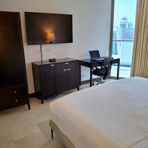 Experiencia de Lujo con Alquiler en el JW Marriot (Antiguo Trump)