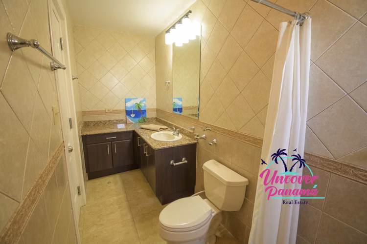 Condominio de 4 habitaciones con vista al mar en Miramar