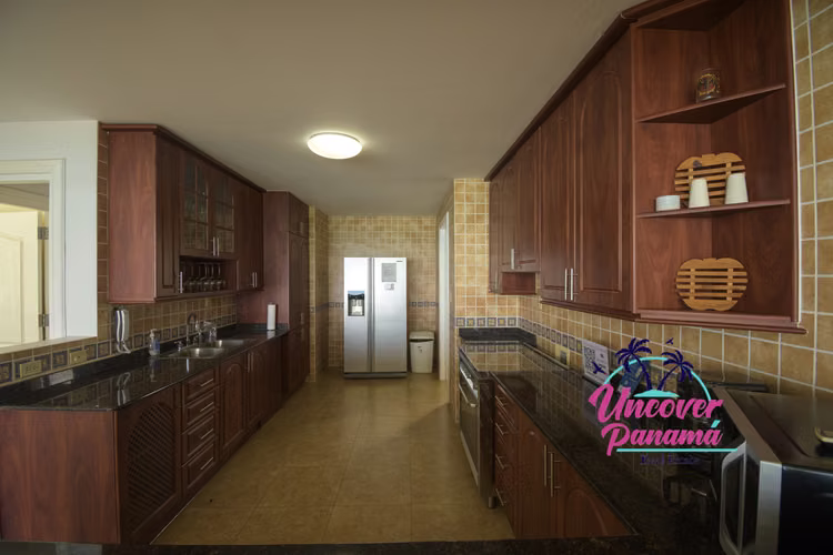 Condominio de 4 habitaciones con vista al mar en Miramar
