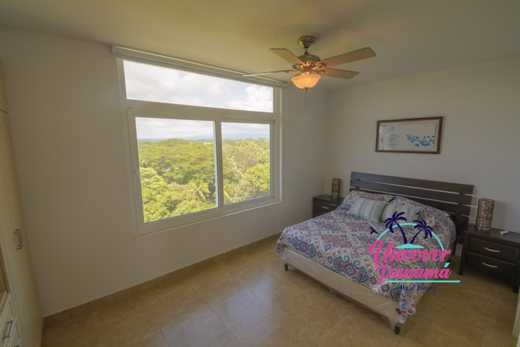 Condominio de 4 habitaciones con vista al mar en Miramar