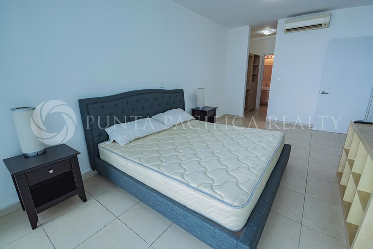 PH Oasis at the Bay- Amoblado para Venta