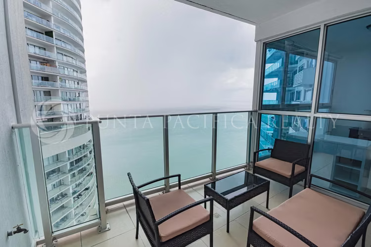 PH Oasis at the Bay- Amoblado para Venta