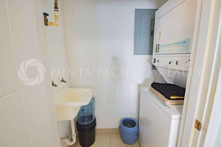 PH Oasis at the Bay- Amoblado para Venta