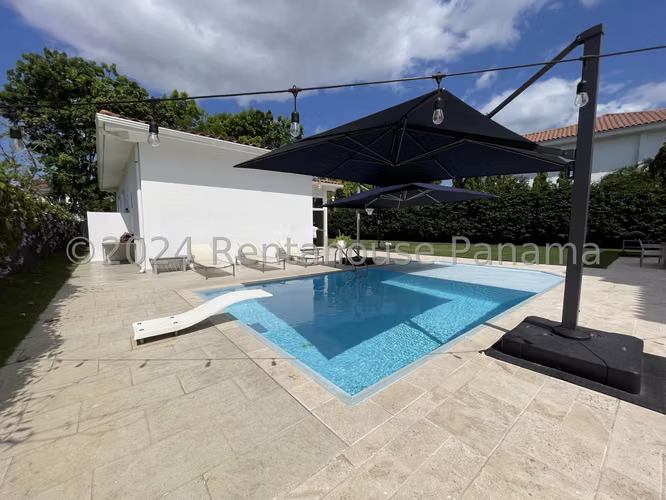 Venta de Casa en Santa Maria Ph Deluxe Residences Mts2: 1439.41 PD