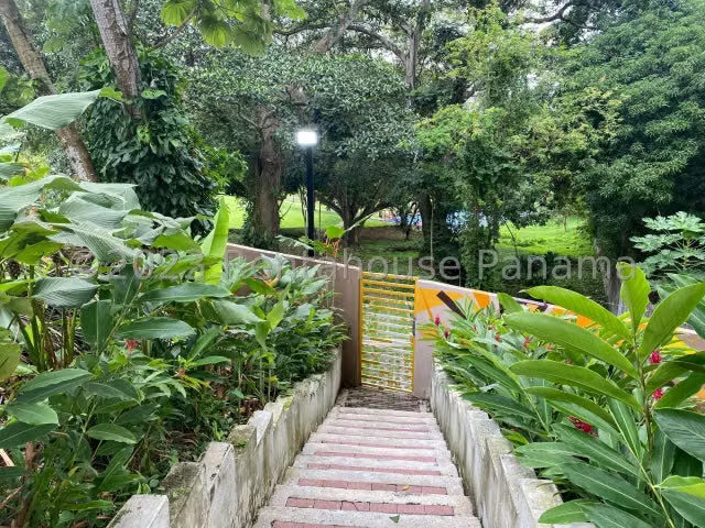 Venta de apartamento frente al Parque omar EH