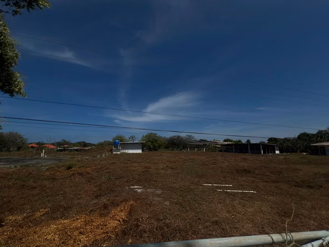 Venta de Local y Terreno en Guararé