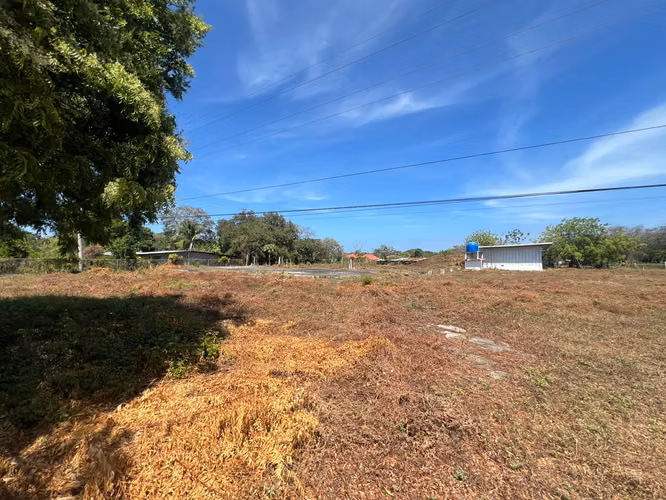 Venta de Local y Terreno en Guararé
