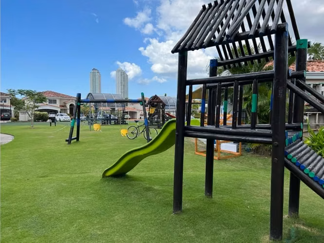 VENTA CASA COSTA DEL ESTE GRANDE 4 REC AMPLIA E ILUMINADA MLD
