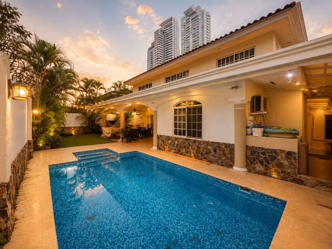 HOUSE FOR SALE COSTA DEL ESTE LARGE 4 BEDROOMS SPACIOUS AND BRIGHT MLD