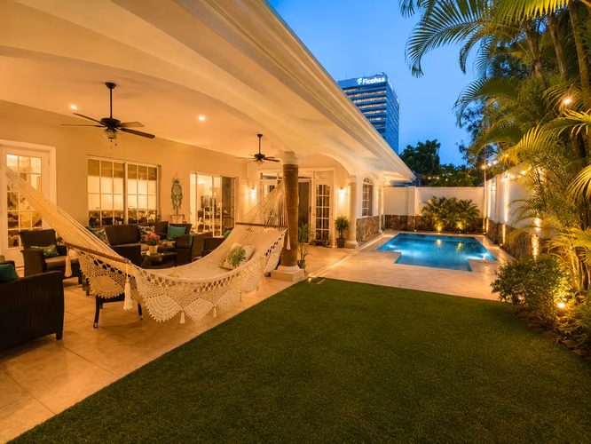 VENTA CASA COSTA DEL ESTE GRANDE 4 REC AMPLIA E ILUMINADA MLD