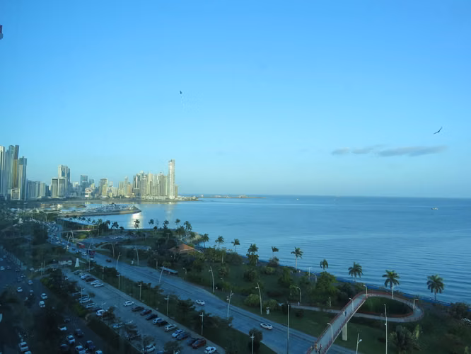 Melissa Foster Luxury alquila apartamento en PH H20 ON THE OCEAN, Avenida Balboa. MFR1928