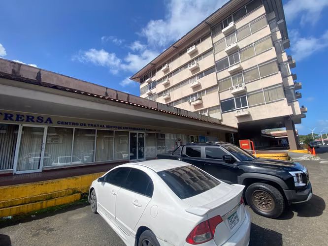 Se Vende local comercial - PH Centro Medico Cuatro Altos, Colon