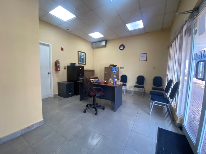 Se Vende Local Comercial Ideal para consultorios u Oficinas en Colon