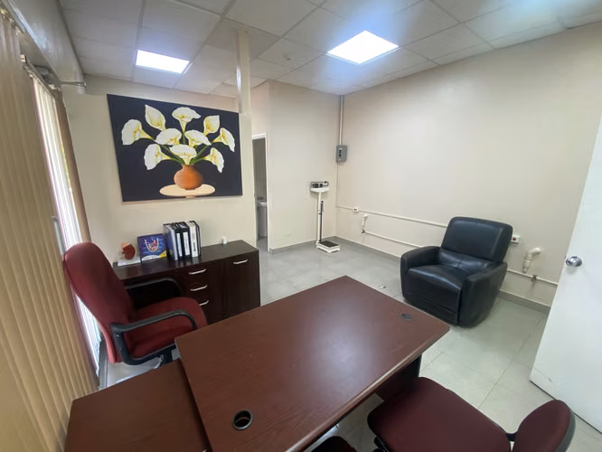 Se Vende Local Comercial Ideal para consultorios u Oficinas en Colon