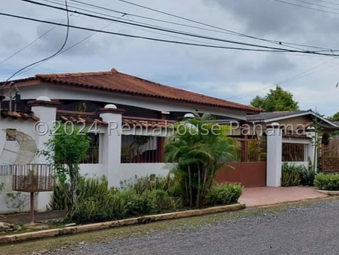House for Sale in Aguadulce BDP