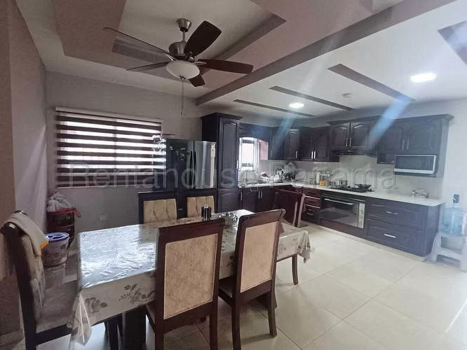  Casa Amoblada en Venta en Chitré BDP