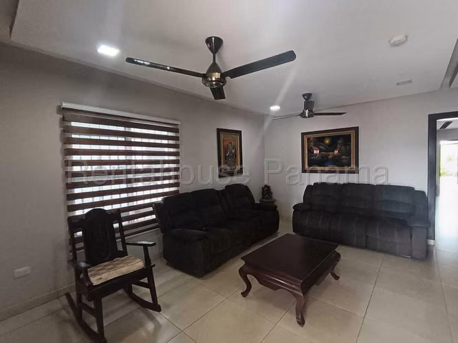  Casa Amoblada en Venta en Chitré BDP
