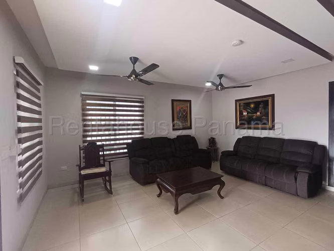  Casa Amoblada en Venta en Chitré BDP