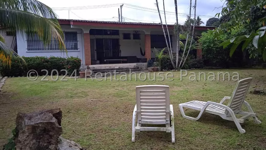  Casa en Venta en Villa Zaita con Amplio Terreno y Zonificación Mixta BDP