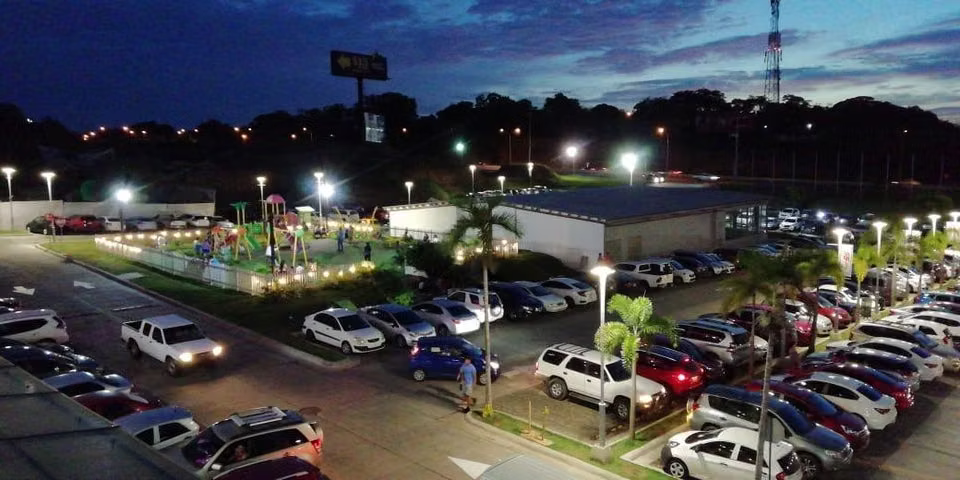 Local en Alquiler en Plaza Comercial en Chorrera. ABS
