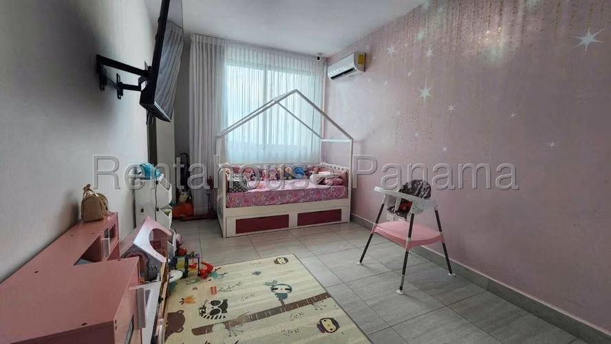 Venta de amplio apartamento de 218m² en Costa del este en PH exclusivo 26JSS2028