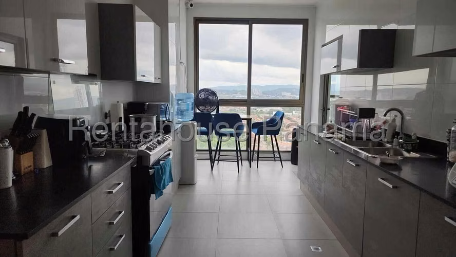 Venta de amplio apartamento de 218m² en Costa del este en PH exclusivo 26JSS2028