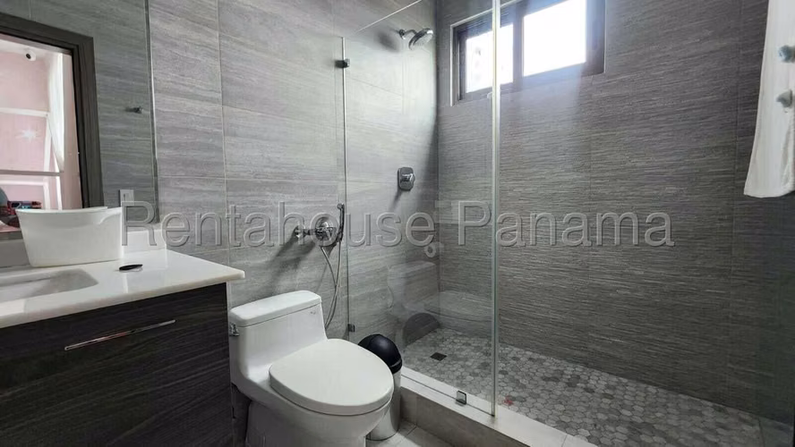Venta de amplio apartamento de 218m² en Costa del este en PH exclusivo 26JSS2028