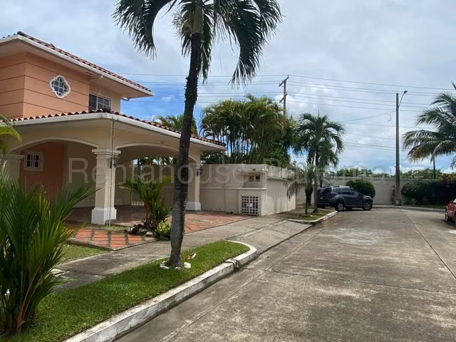 Venta Casa en Costa Sur | Villa Valencia | 480m² Terreno | 3 Rec + Den | Esquina EH