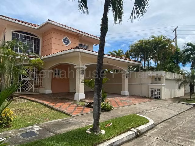 Venta Casa en Costa Sur | Villa Valencia | 480m² Terreno | 3 Rec + Den | Esquina EH