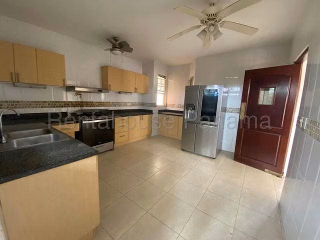 Venta Casa en Costa Sur | Villa Valencia | 480m² Terreno | 3 Rec + Den | Esquina EH